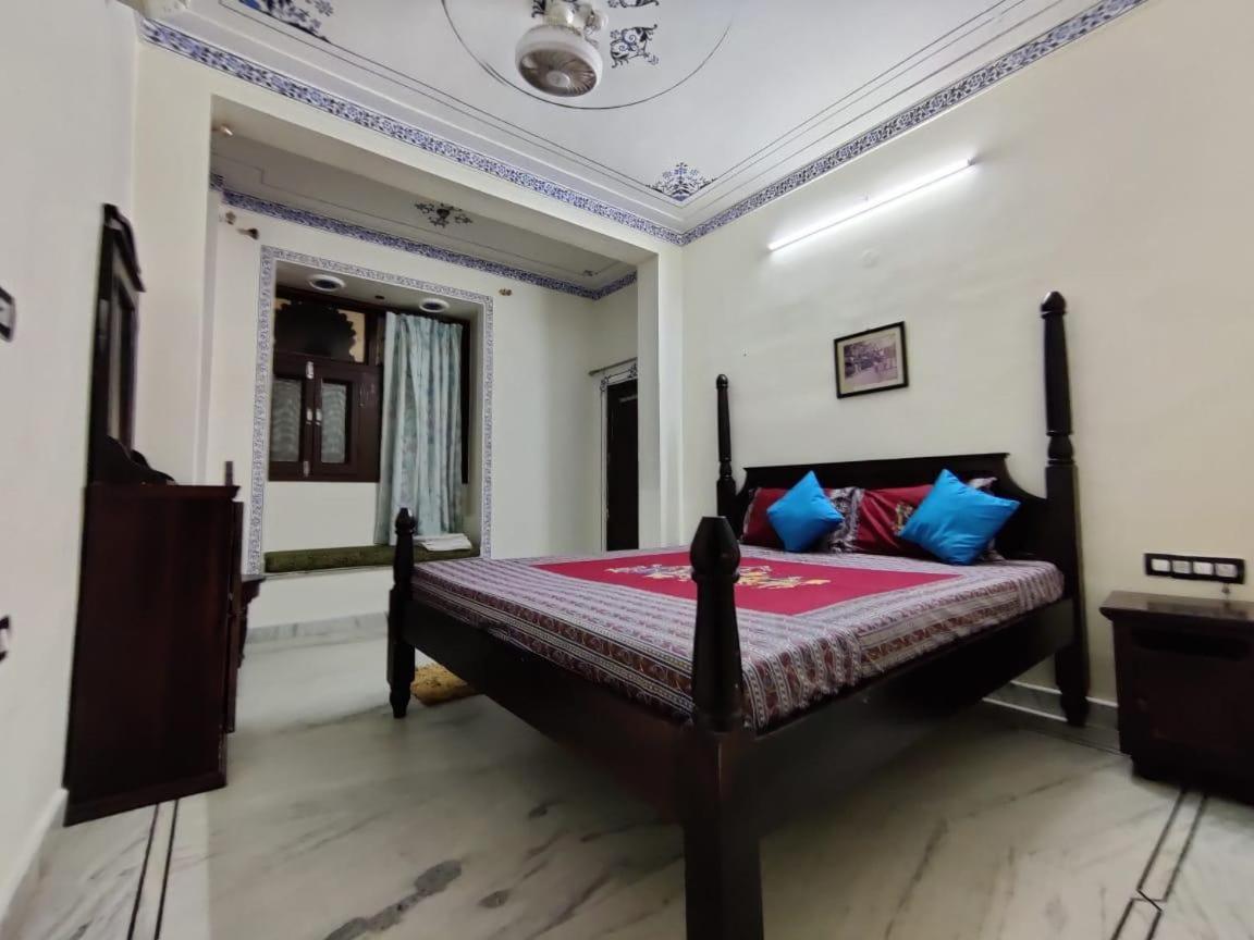 Whereabout Hostel Udaipur Bagian luar foto