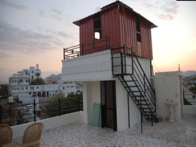 Whereabout Hostel Udaipur Bagian luar foto