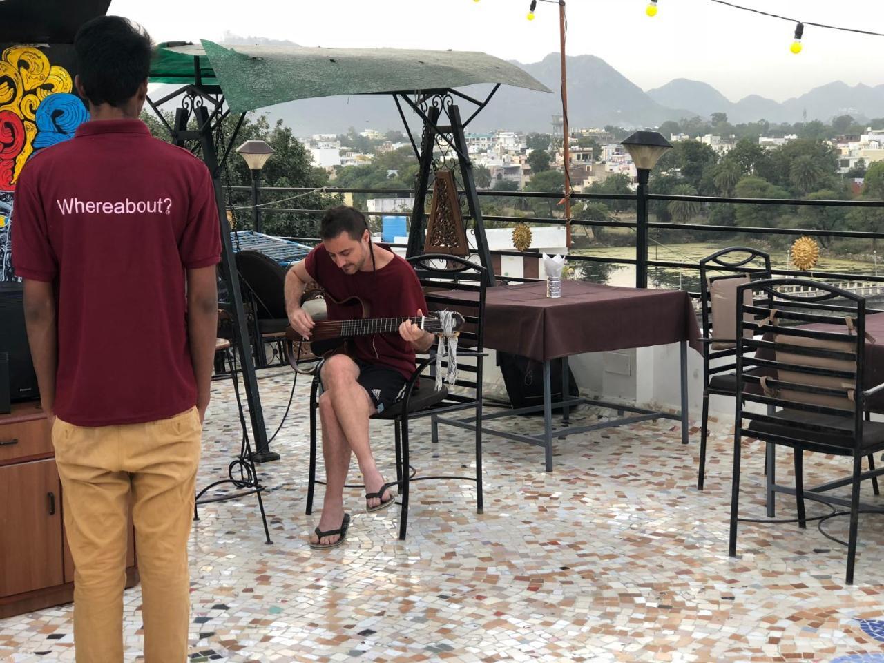 Whereabout Hostel Udaipur Bagian luar foto